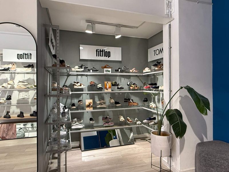 65m2 prime retail site for upmarket lifestyle brand or cafe to let - Photo 9