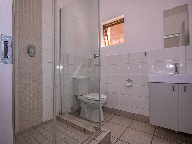 Modern Upstairs Unit - Photo 8