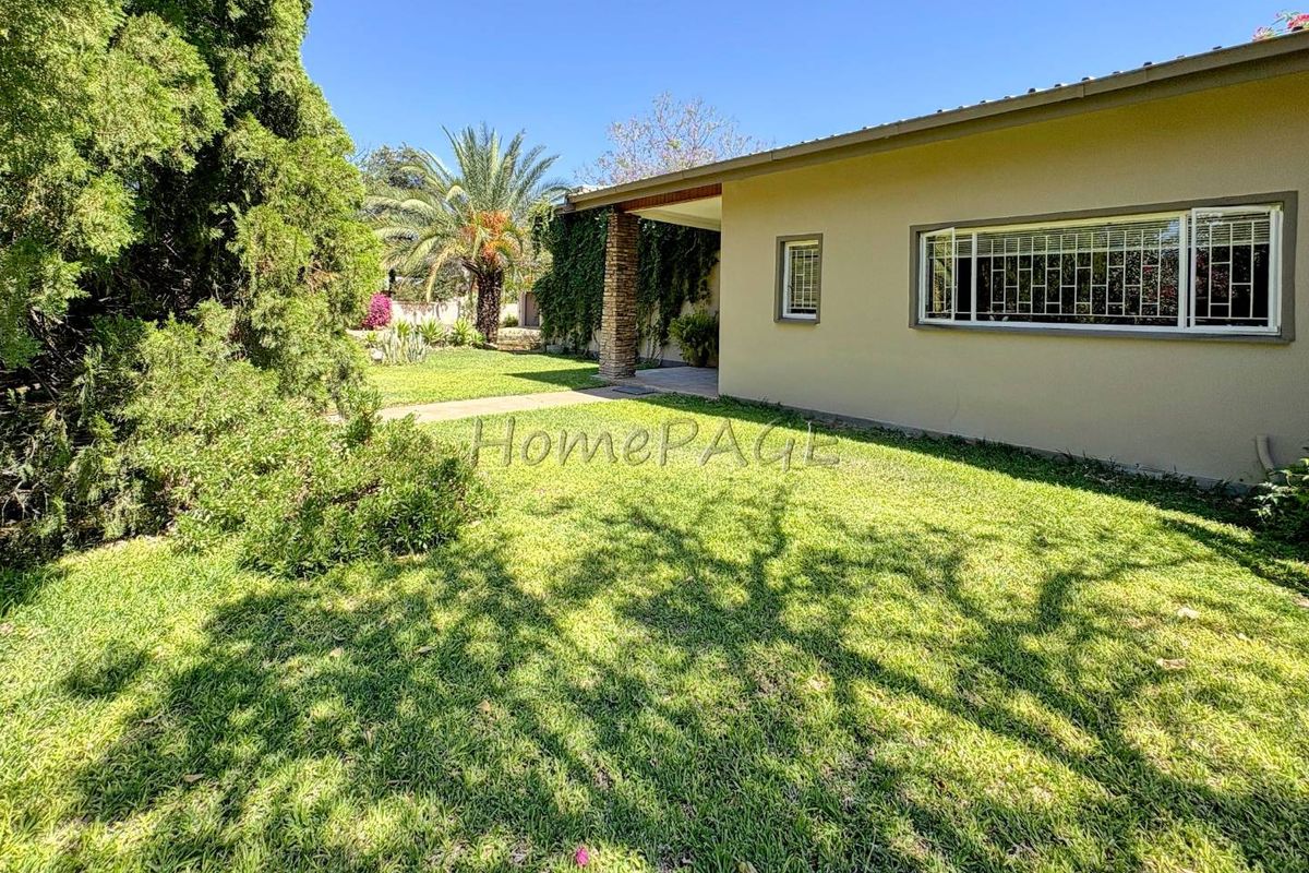 Otjiwarongo:  Neat home with flat on large plot is for Sale - Photo 3