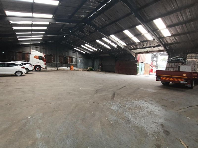 WAREHOUSE ON TRANSPORT ROUTE - Photo 6