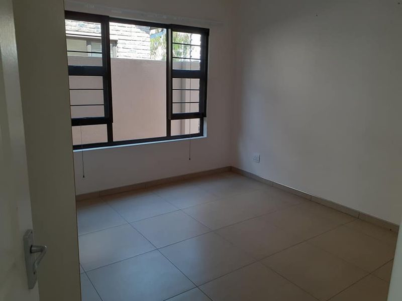 Brand new spacious 3 bedroom well designed townhouse for sale in Okahandja. - Photo 7