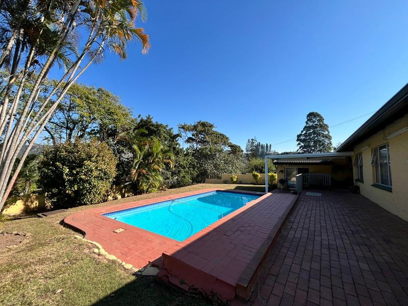 A Sunny Family Home with a pool in The Wolds, Pinetown - Photo 3