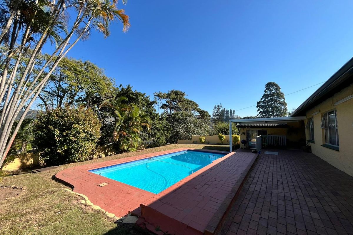 A Sunny Family Home with a pool in The Wolds, Pinetown - Photo 3