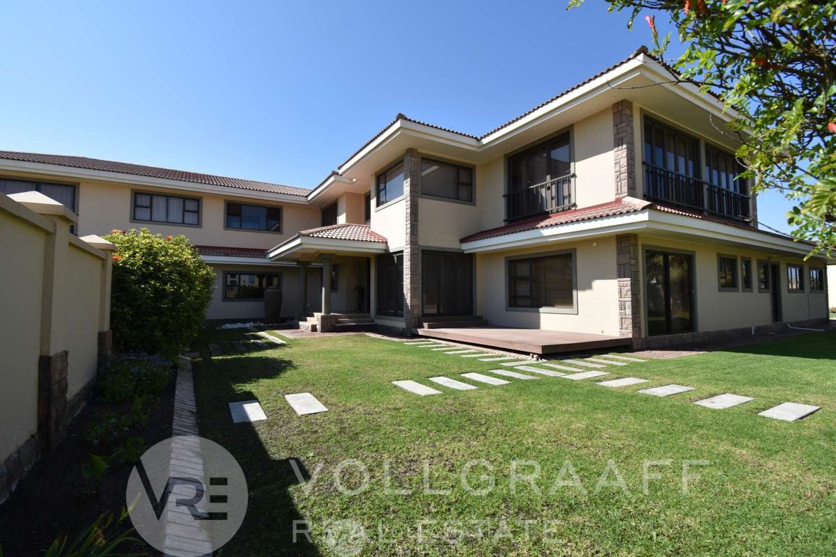 Exquisite coastal family home with heated indoor pool and lush garden – Vogelstrand, Swakopmund - Photo 2