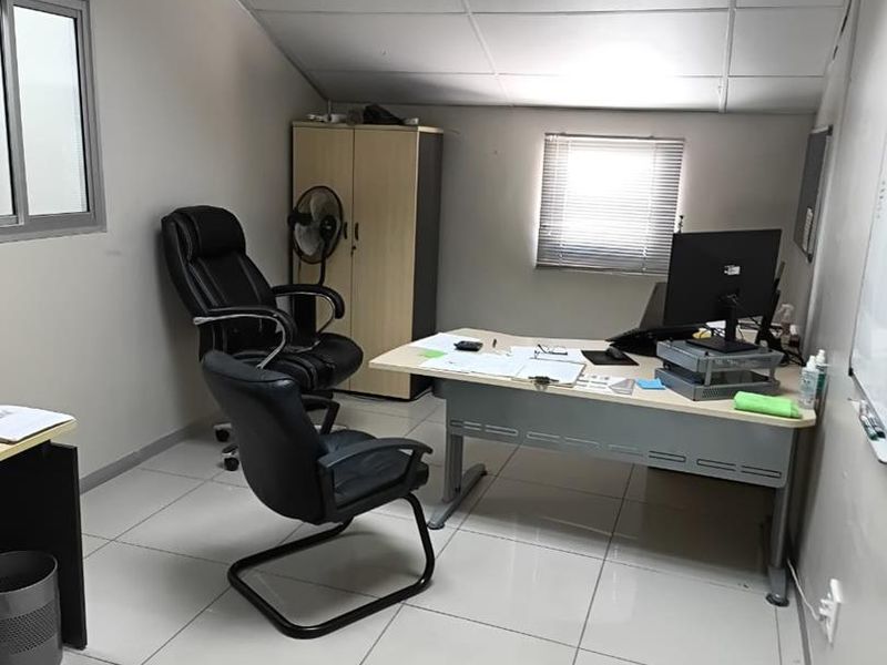 Warehouse with offices for rent - Southern Industrial - Photo 9