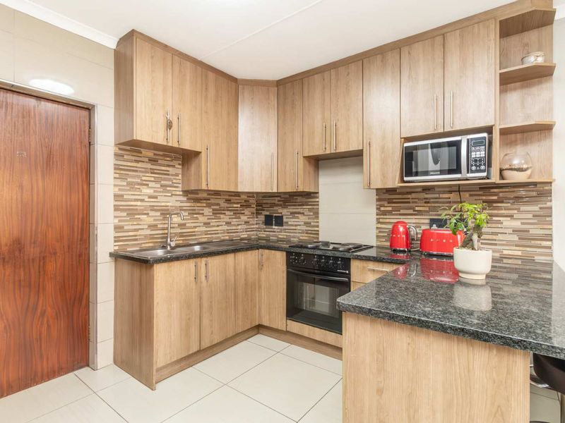 Modern 2-Bed Townhouse with Patio & Garden - Photo 10