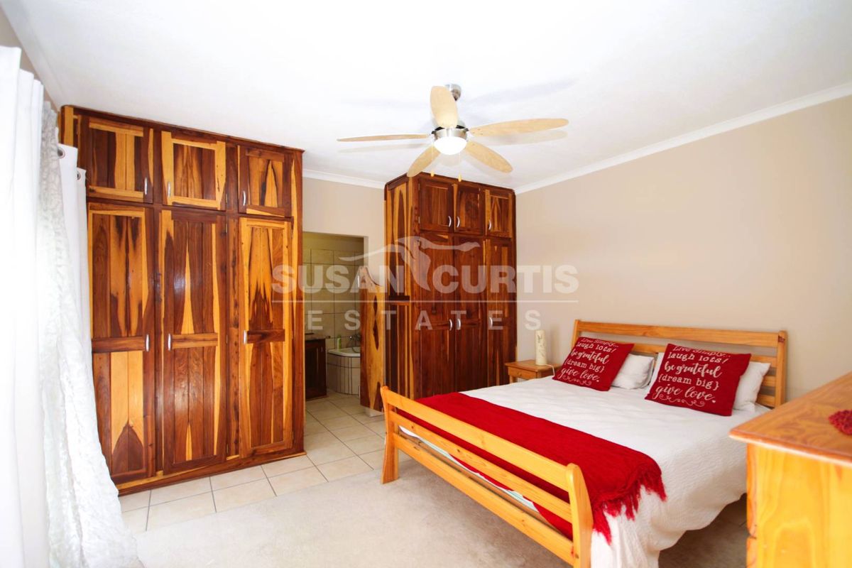 4 Bedroom Townhouse - Photo 2