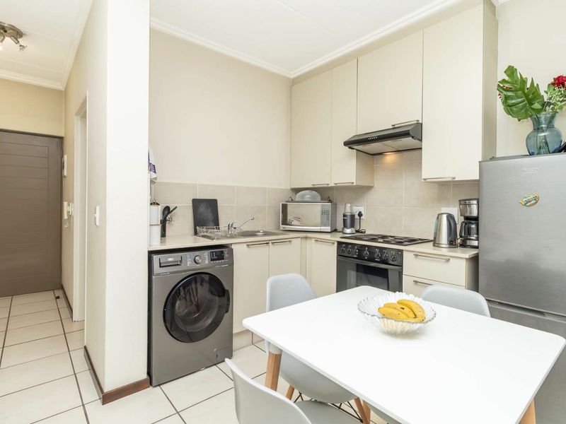 Stylish Studio Close to Shops, Dining and Entertainment - Photo 4