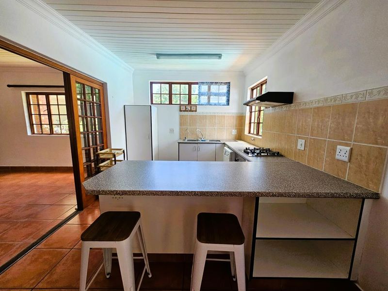 Spacious Garden Cottage with Exceptional Living Space (Please note: this unit is strictly for one person only.) - Photo 6