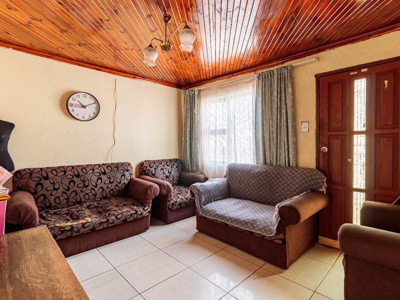 Welcoming Two-Bed House in Zwide - Photo 2