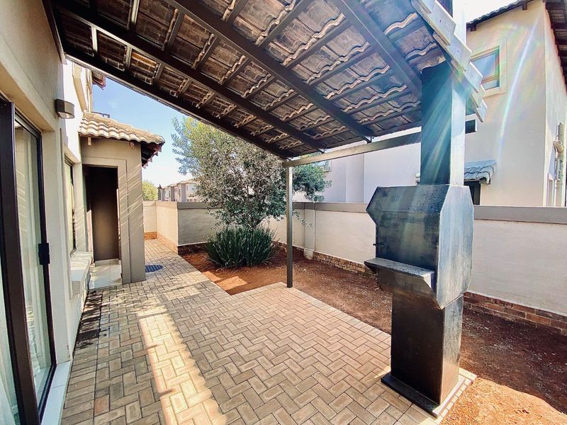 The Perfect Money Can Buy Townhouse - Photo 3