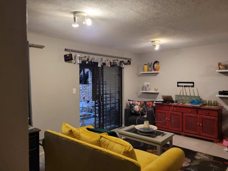 SECURE GROUND FLOOR UNIT! - Photo 2