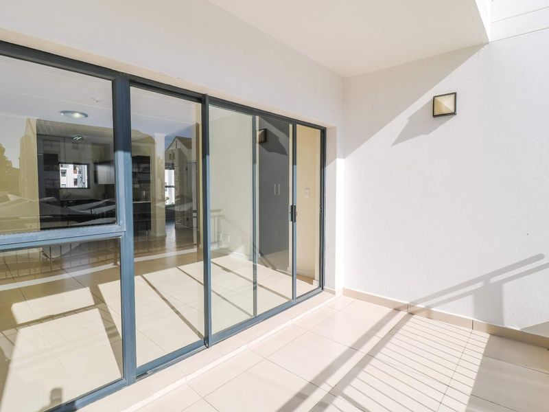 3 Bedroom, 2 bathroom unit in popular De Velde - pet friendly - Photo 5
