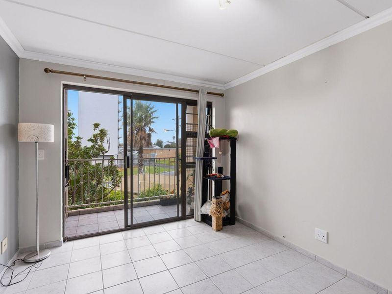 Cozy First-Floor Apartment - Steps from the Beach & Cafés - Photo 6