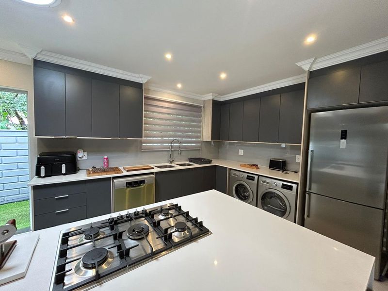 Modern 4 or 5 Bedroomed Home For Sale In Rynfield - Photo 5