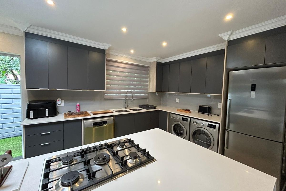 Modern 4 or 5 Bedroomed Home For Sale In Rynfield - Photo 5