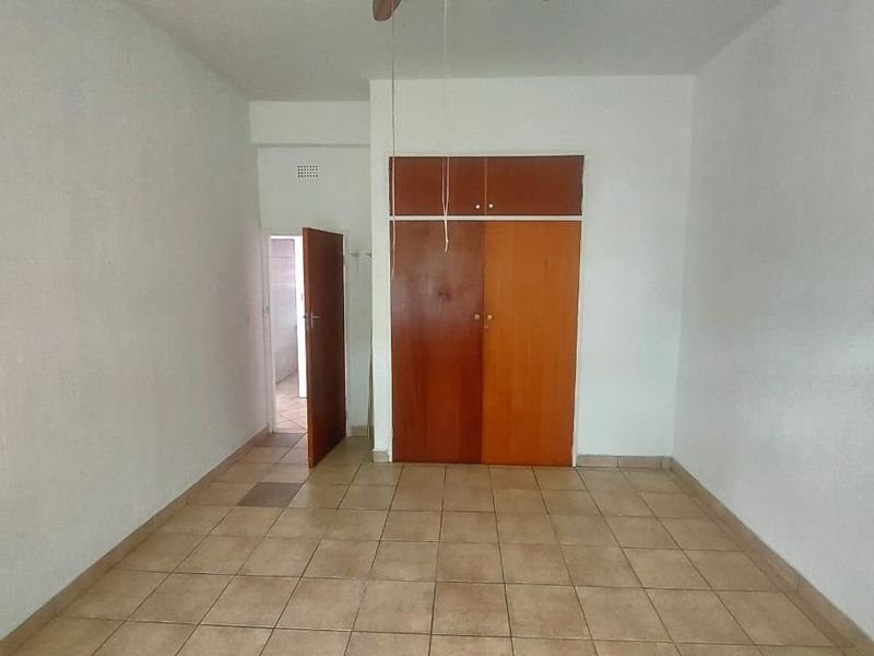 Ground Floor Unit in Secure Complex - Photo 7
