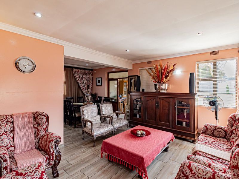 Discover Serenity in a Heritage Leafy Suburb - Photo 8