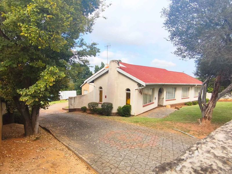 STUDIO GARDEN COTTAGE FOR RENTAL IN MONDEOR - Photo 2