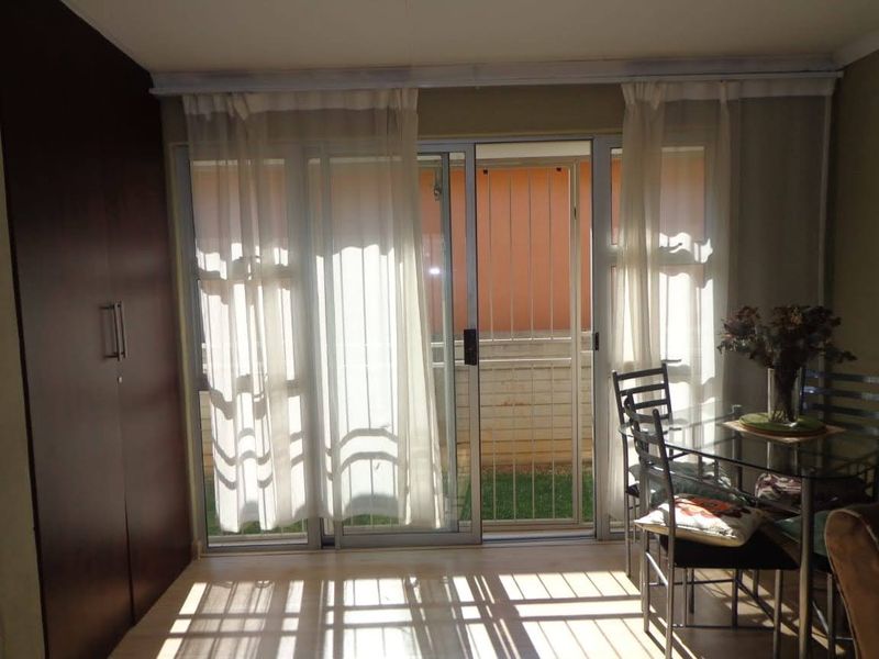 4 Bedroom House for Sale in The Orchard, Akasia - Photo 2