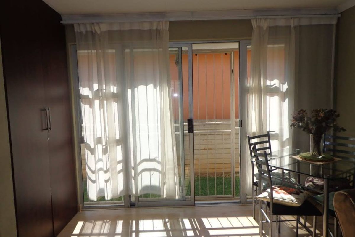 4 Bedroom House for Sale in The Orchard, Akasia - Photo 2