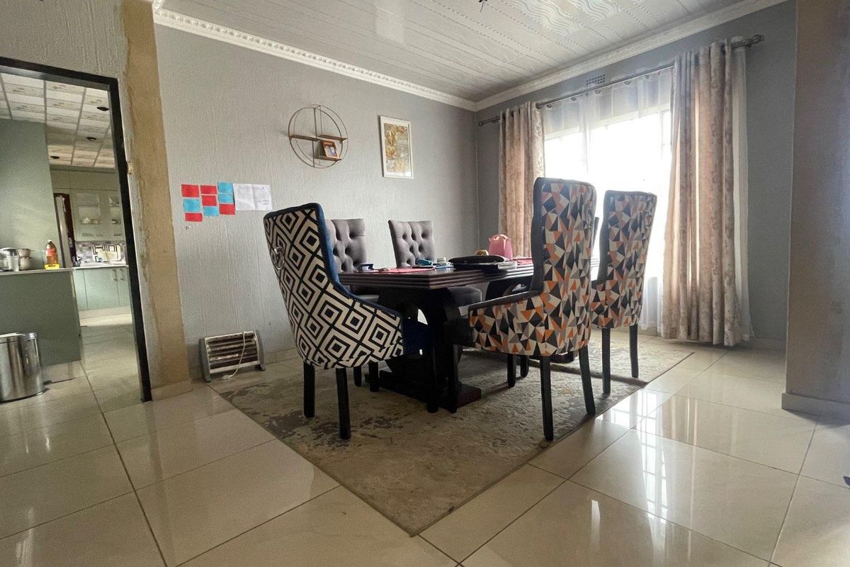 EXCEPTIONAL 5BEDROOM FAMILY HOME WITH 3POTENTIAL INCOME-GENERATING COTTAGES FOR SALE IN SUNWARD PARK - Photo 4