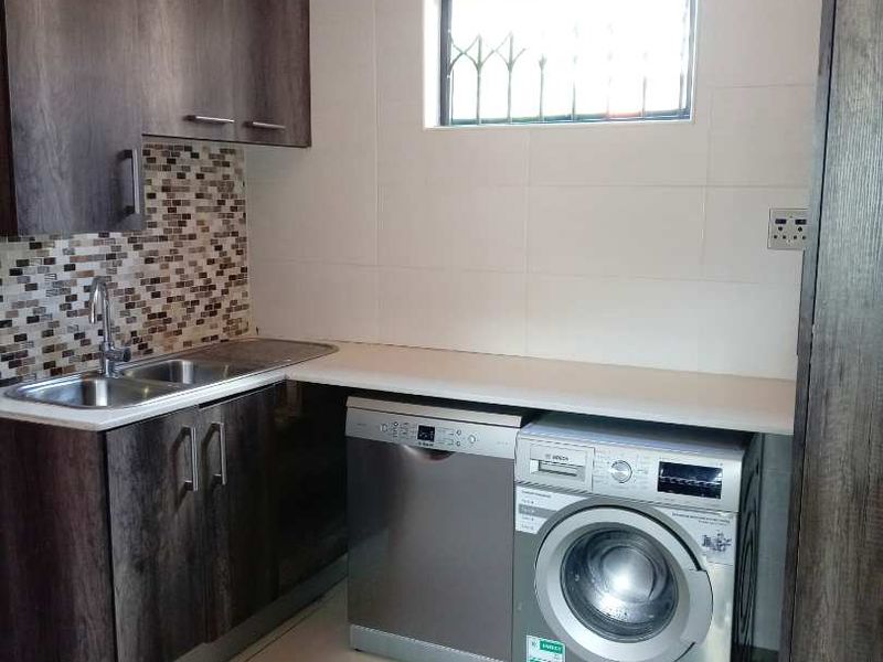 FIVE BEDROOM HOUSE FOR SALE IN KLIPPOORTJE,GERMISTON - Photo 7