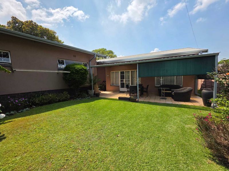 Secure, Spacious Living with Income-Generating Flatlet - Photo 10