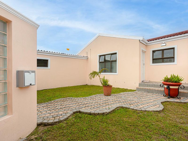 Beautiful, Immaculate 3-Bedroom Home in Prime, Sought-After Location - Photo 3