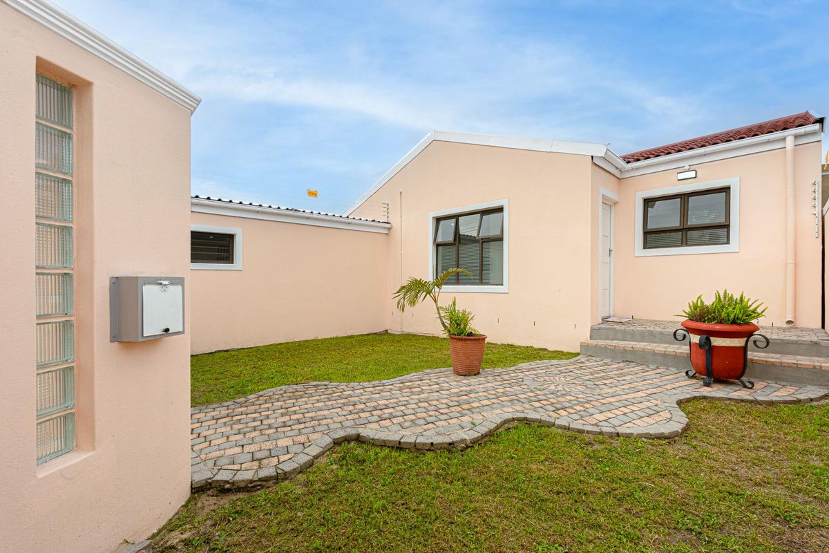 Beautiful, Immaculate 3-Bedroom Home in Prime, Sought-After Location - Photo 3