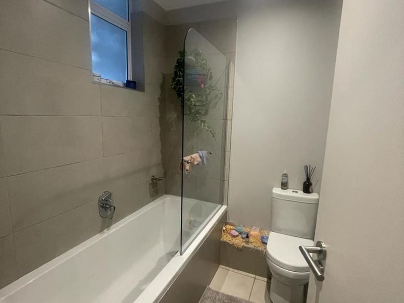 Elegant Duplex Living in Prime Morningside 2 bedroom - Photo 10