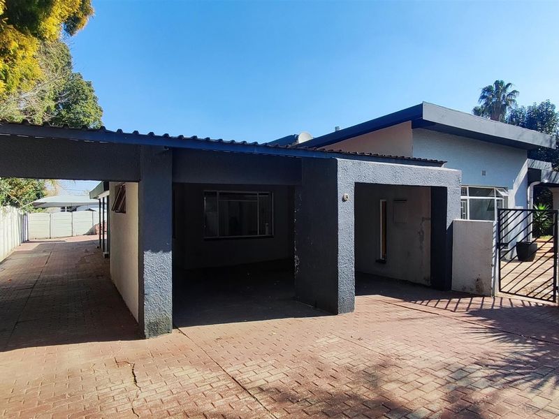 House For Sale in Alberton - Photo 2