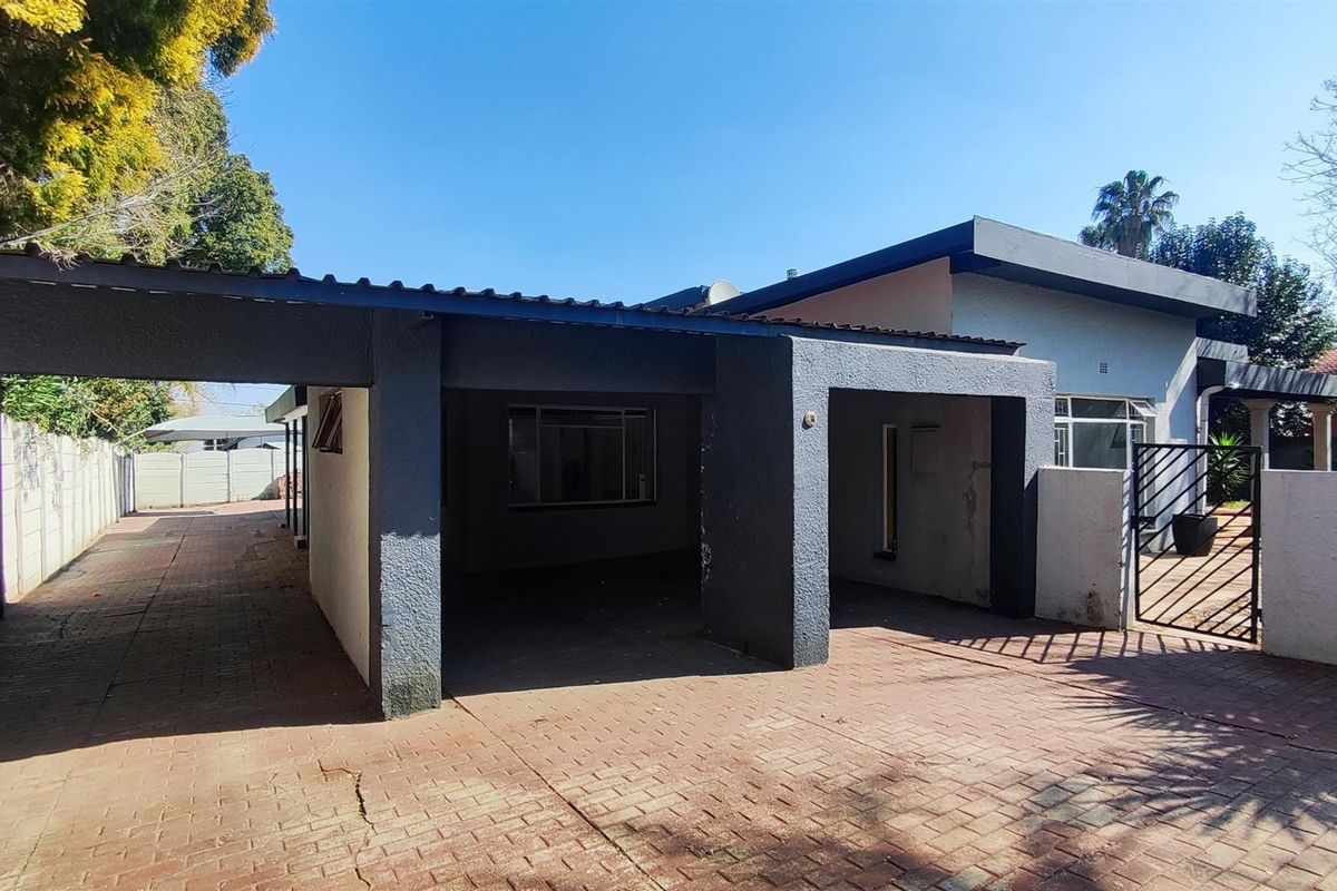 House For Sale in Alberton - Photo 2