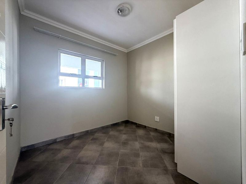 Modern 2-Bedroom Ground Floor Apartment – Secure, Stylish & Effortlessly Convenient - Photo 8