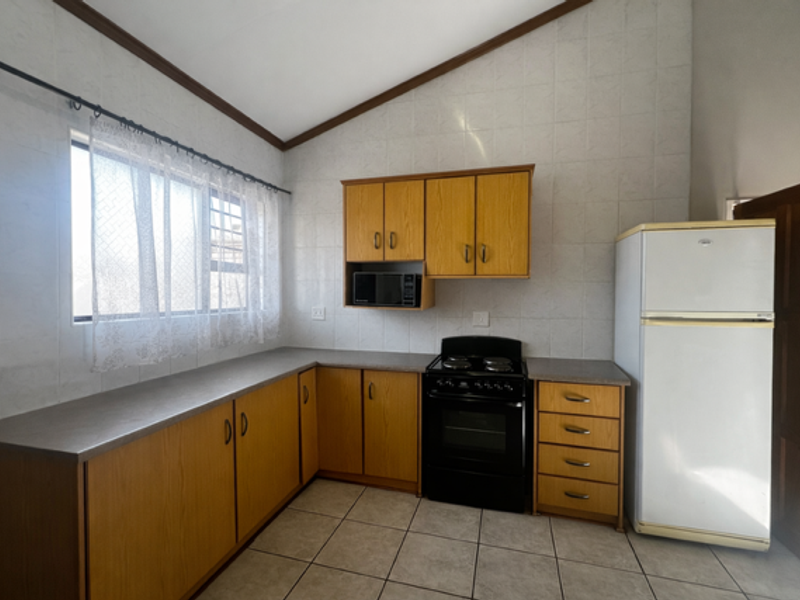 Townhouse with loft in  Langenhoven Park - Photo 2