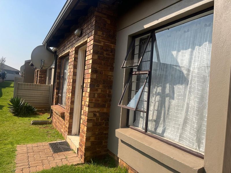 Beautiful Three bedroom Townhouse for sale - Photo 6
