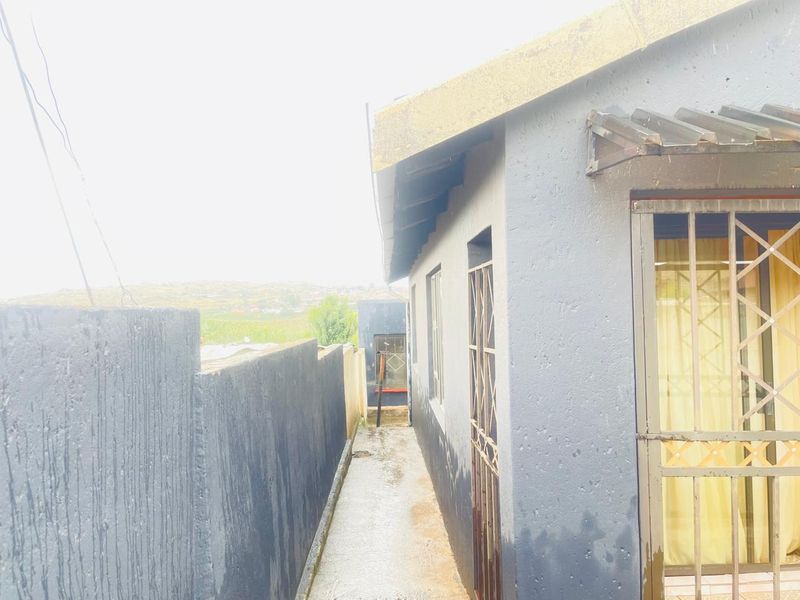 2 Bedroom Home with 4 outside Rooms - Photo 8