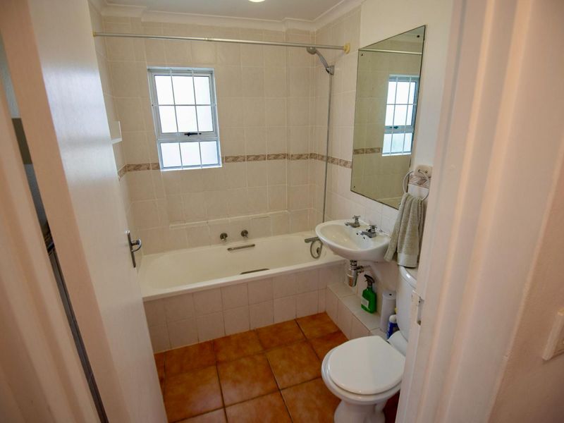 2-Bedroom Apartment in Leeuwendal Complex - Photo 10