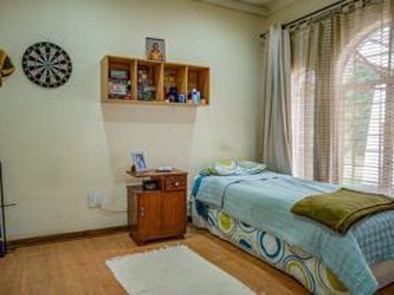 Enchanting Family Home - Glen Marais - Photo 6