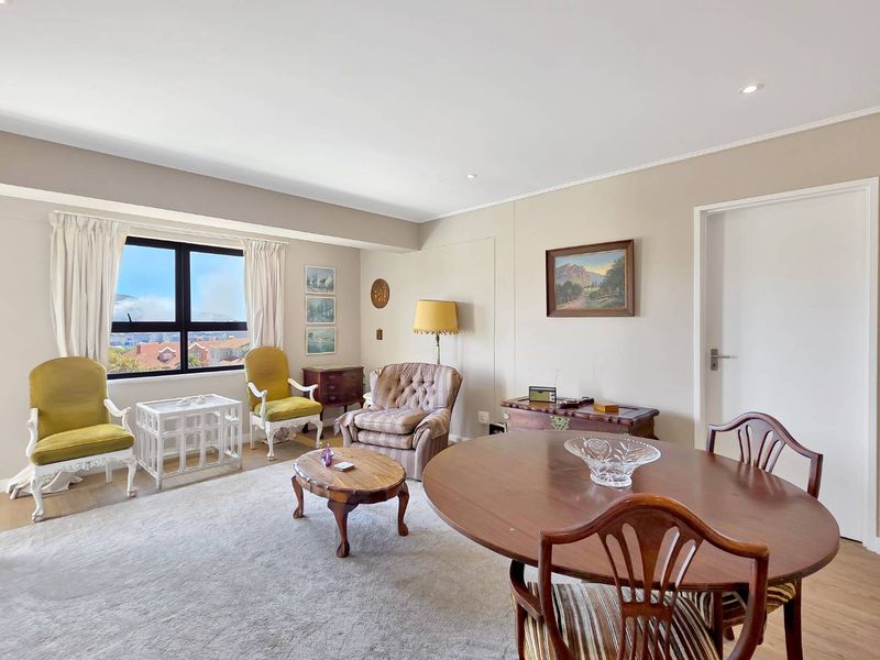 Beautiful Two Bed Apartment with Panoramic Mountain views - Photo 5