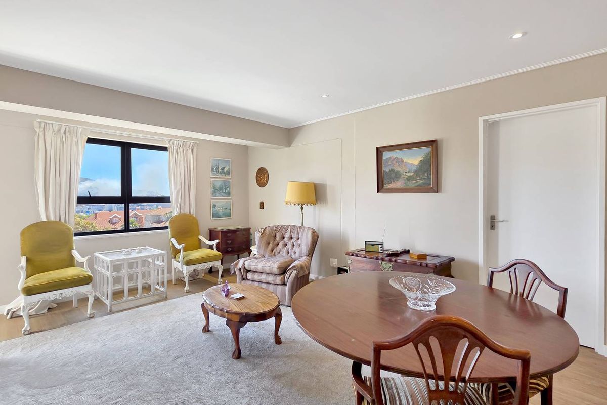 Beautiful Two Bed Apartment with Panoramic Mountain views - Photo 5