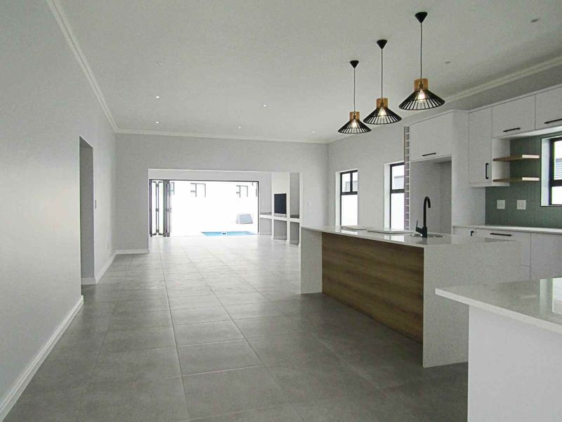 Newly build home designed for modern living - Photo 4