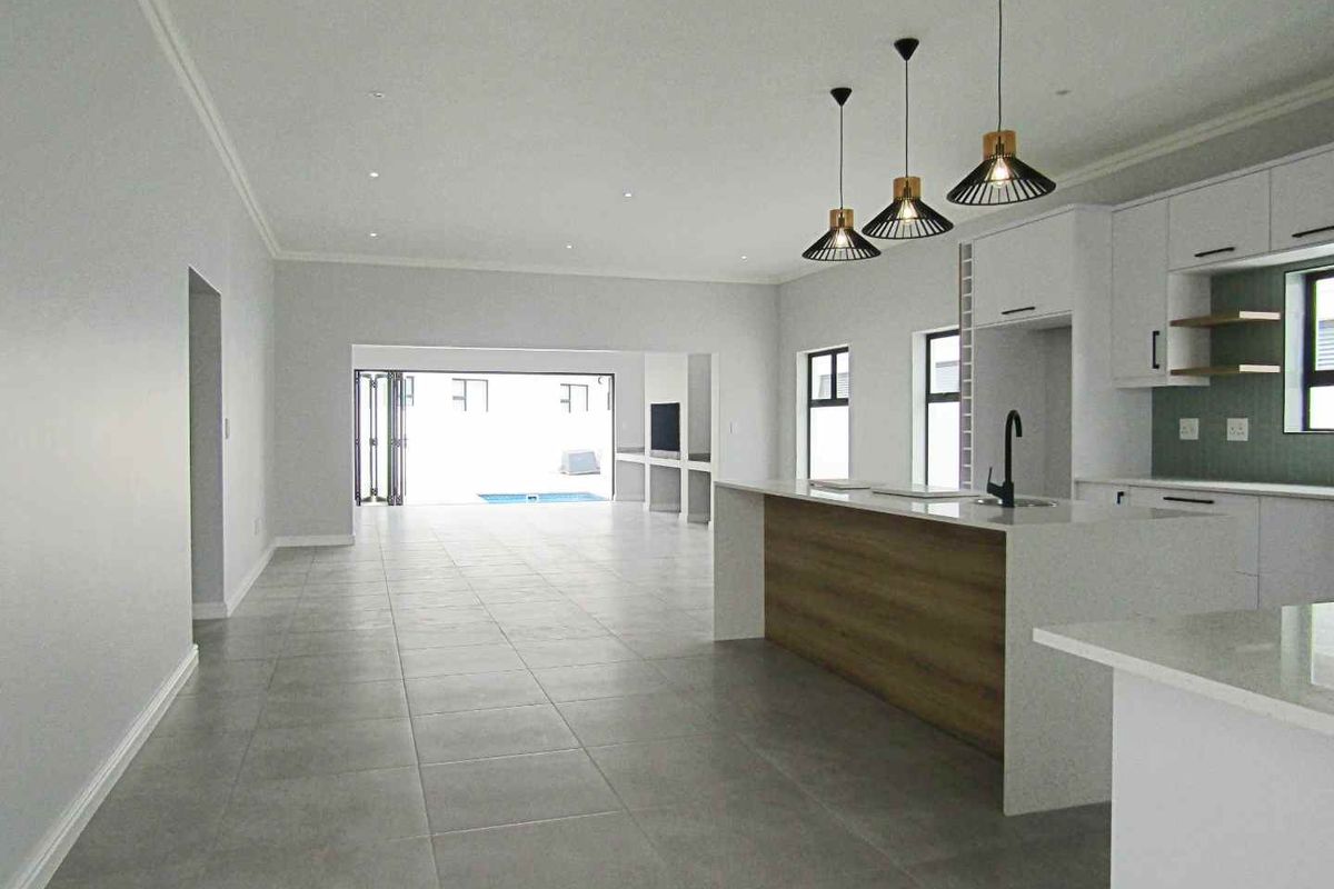 Newly build home designed for modern living - Photo 4