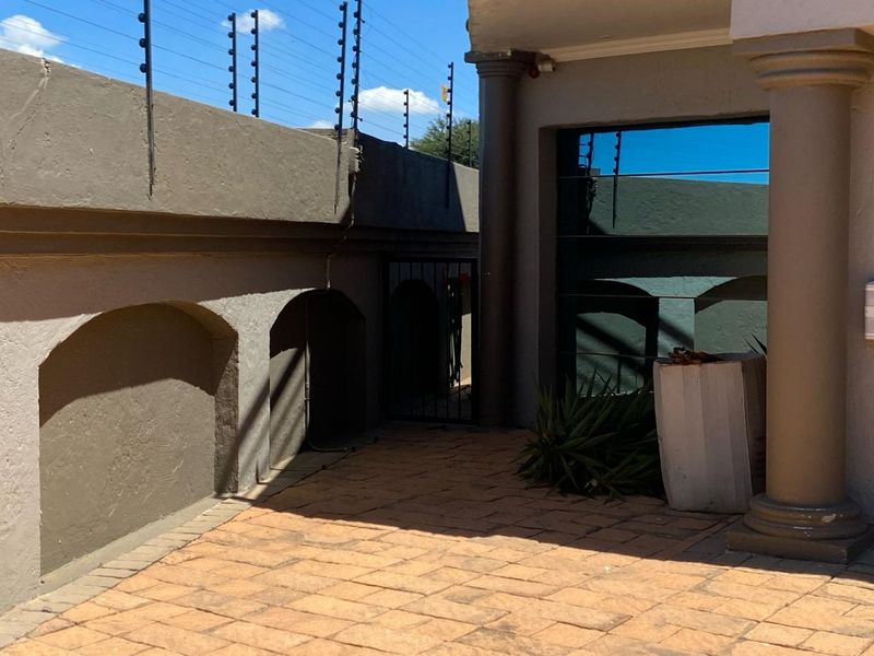 Three Bedroom House for Rent - Photo 1
