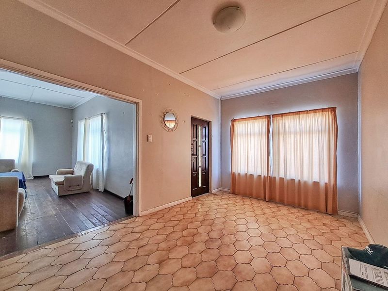 Central, Walvis Bay.  3 Bedroom on LARGE PLOT for sale - Photo 6
