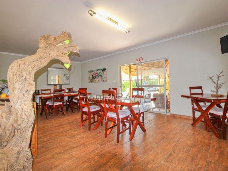 Otjiwarongo:  Immaculate 8 Bedroom Guesthouse for sale - Photo 6