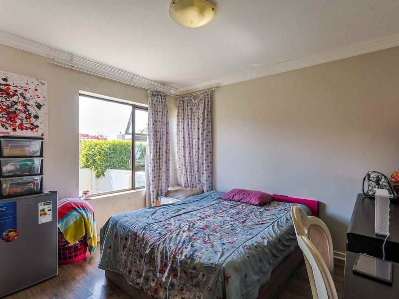 Stylish Family Living with Space, Flow & Exceptional Comfort in Pretoria East - Photo 6