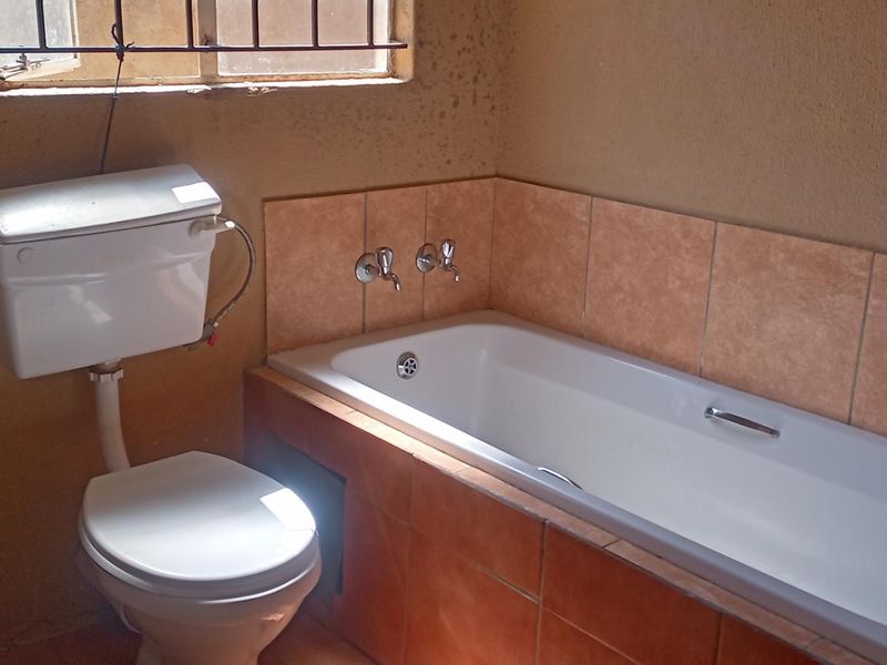 "Perfect Starter Home: 2 Beds Near Mams Mall!" - Photo 7