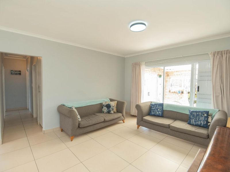 Charming and Low Maintenance - Photo 8