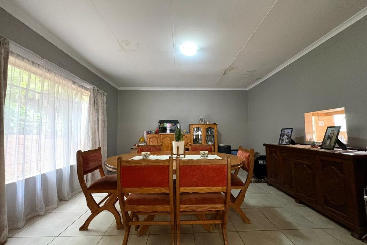 4 Bedroom House for Sale in Mulbarton - Photo 3